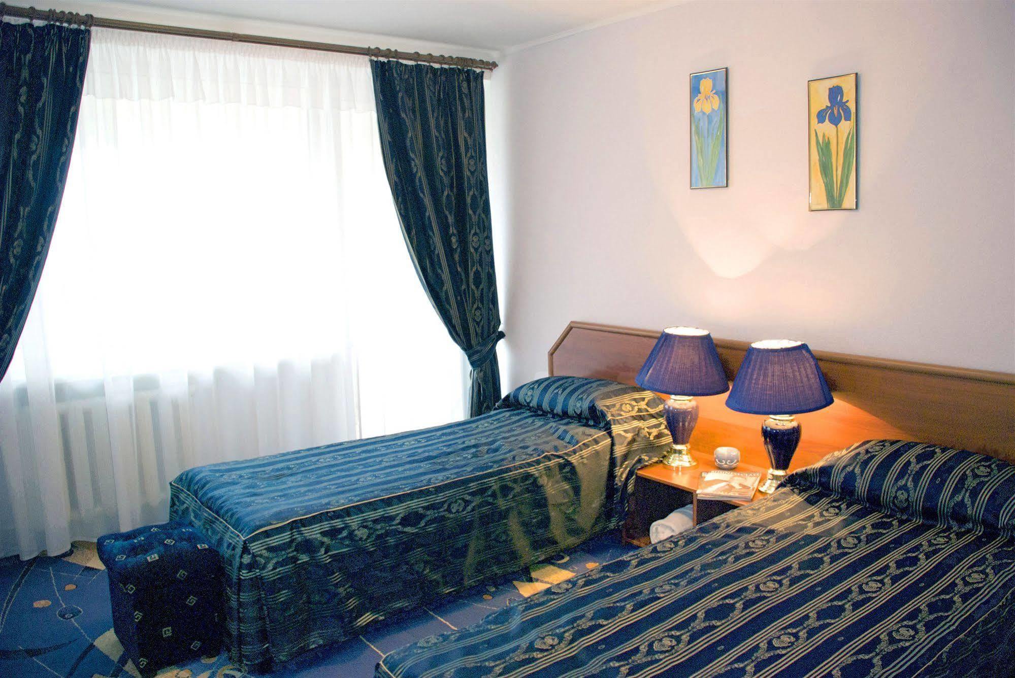 Premier Compass Hotel Odessa Zimmer foto